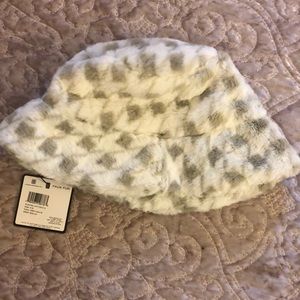 Faux fur Checkered bucket hat